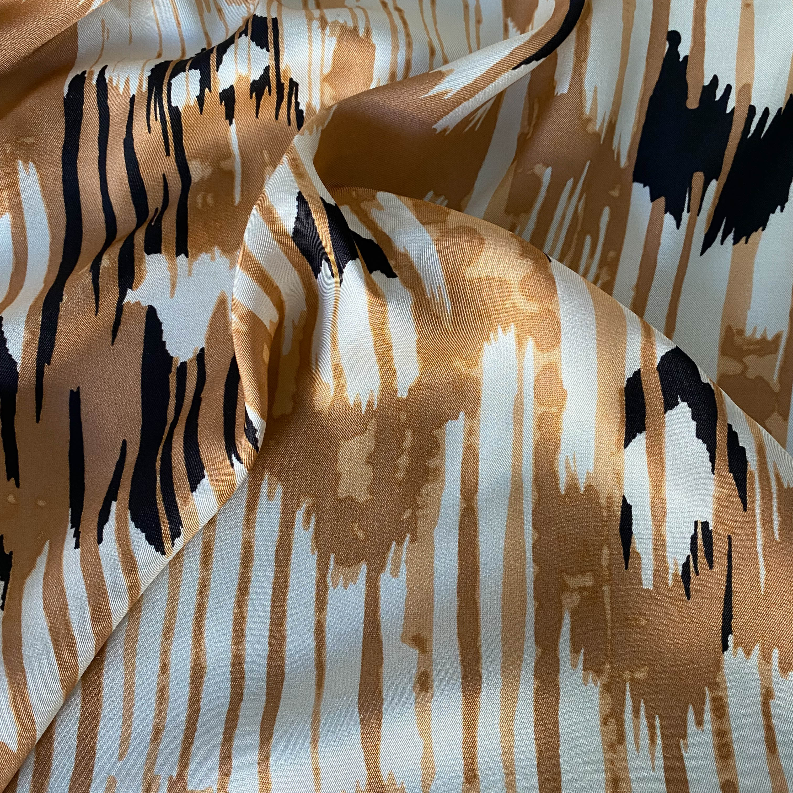 No. 1332 Viskose mit abstraktem Print