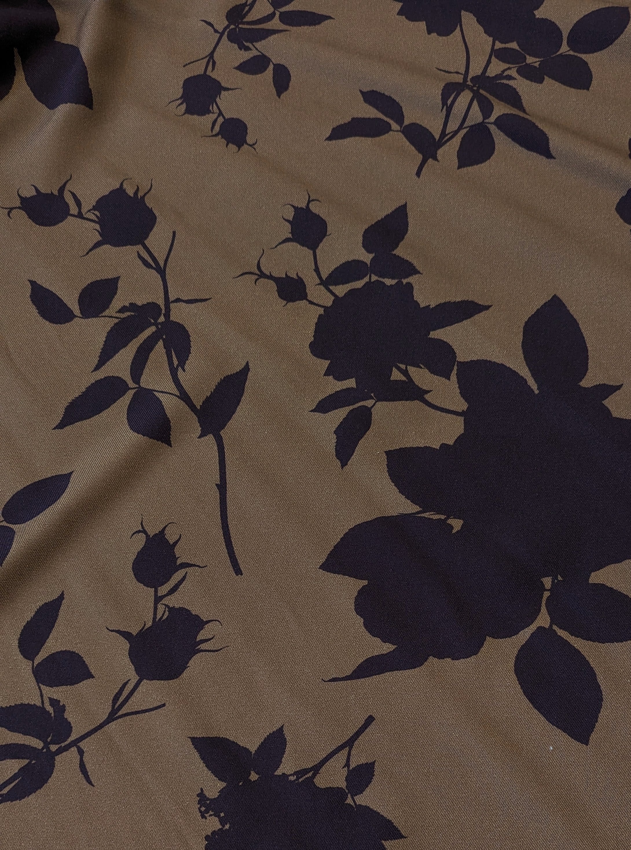 No. 946 bedruckte Viskose braun mit Blumen