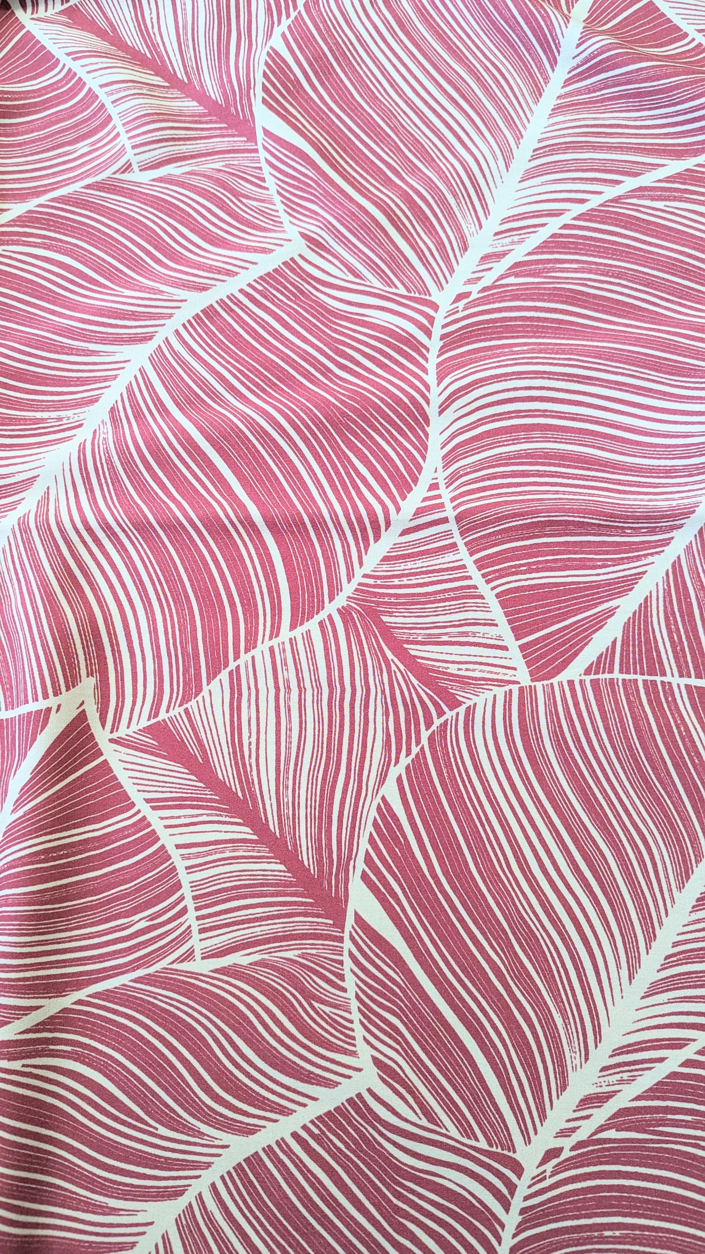 No. 954 bedruckte Viskose magenta mit Blätter