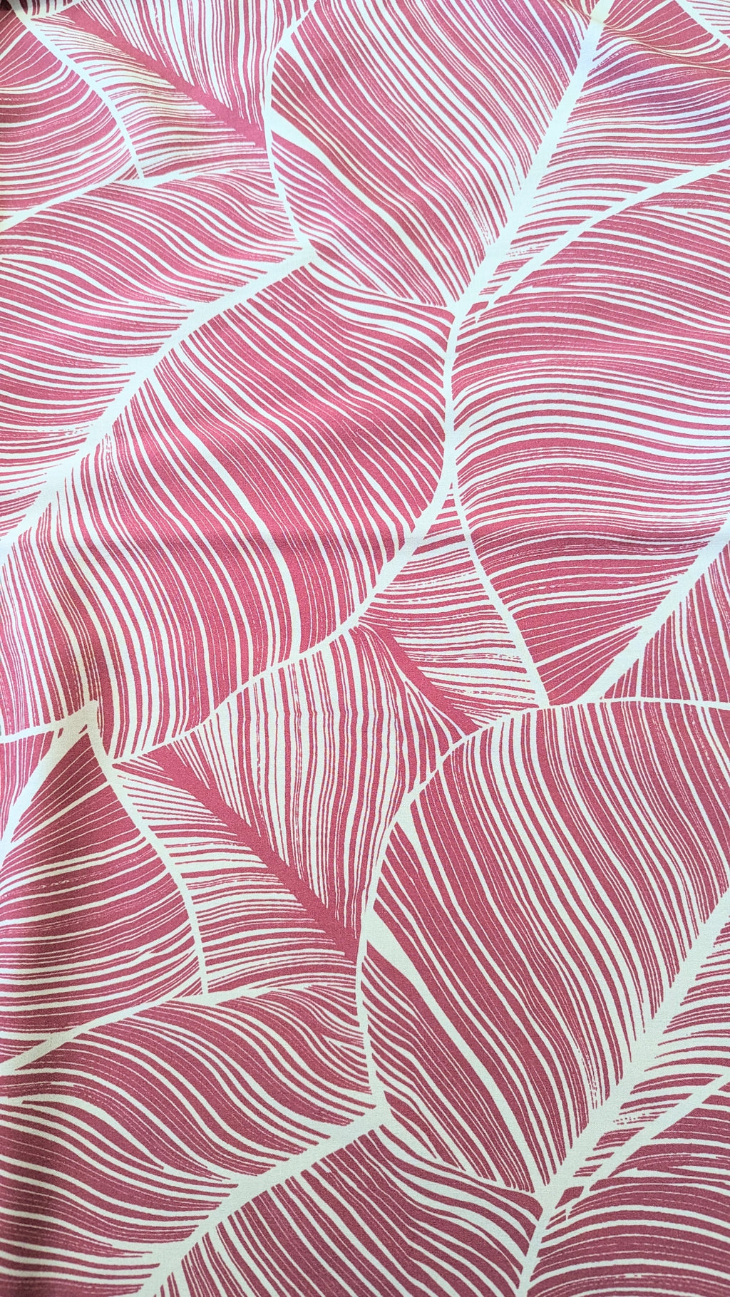 No. 954 bedruckte Viskose magenta mit Blätter