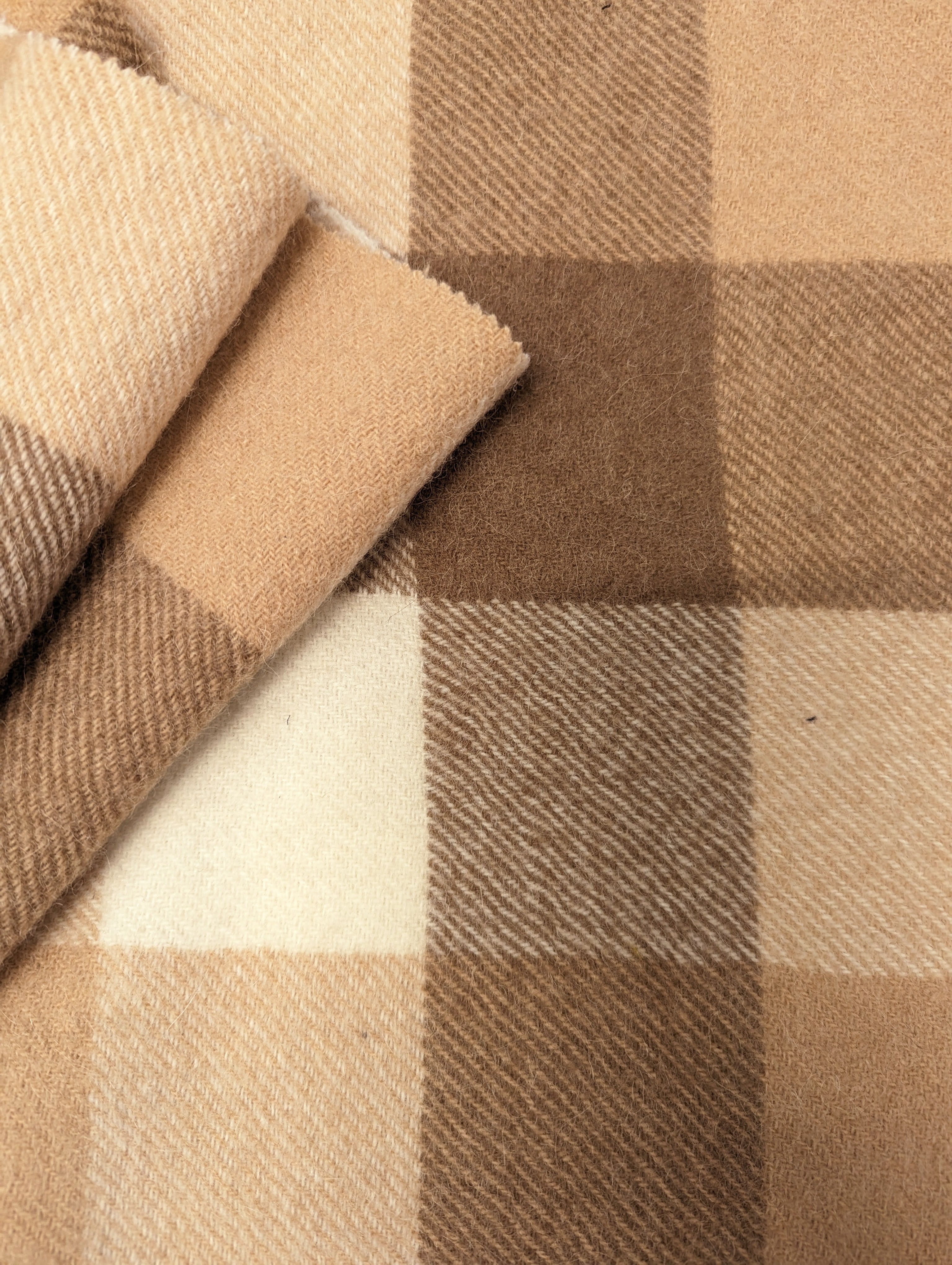 No. 990 Wollstoff kariert beige