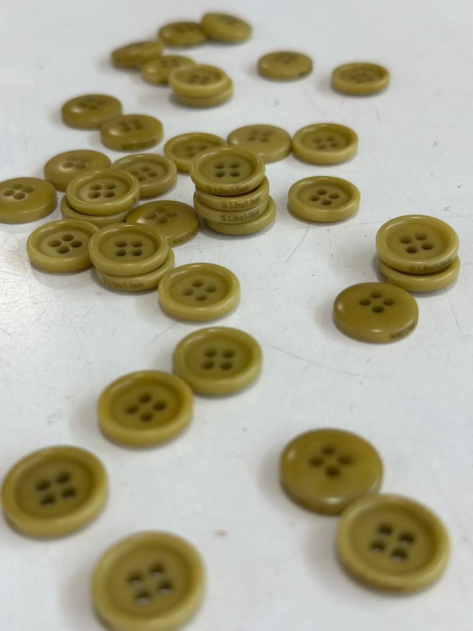 x Knopf olivgrün MM