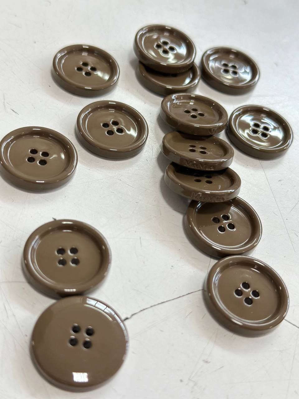 x Knopf braun hochglanz MM