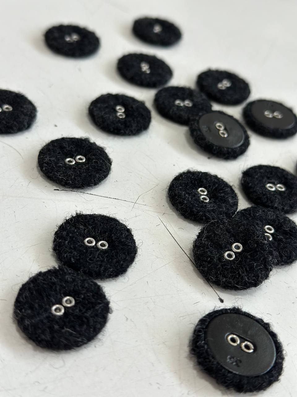 x Knopf Tweed schwarz MM