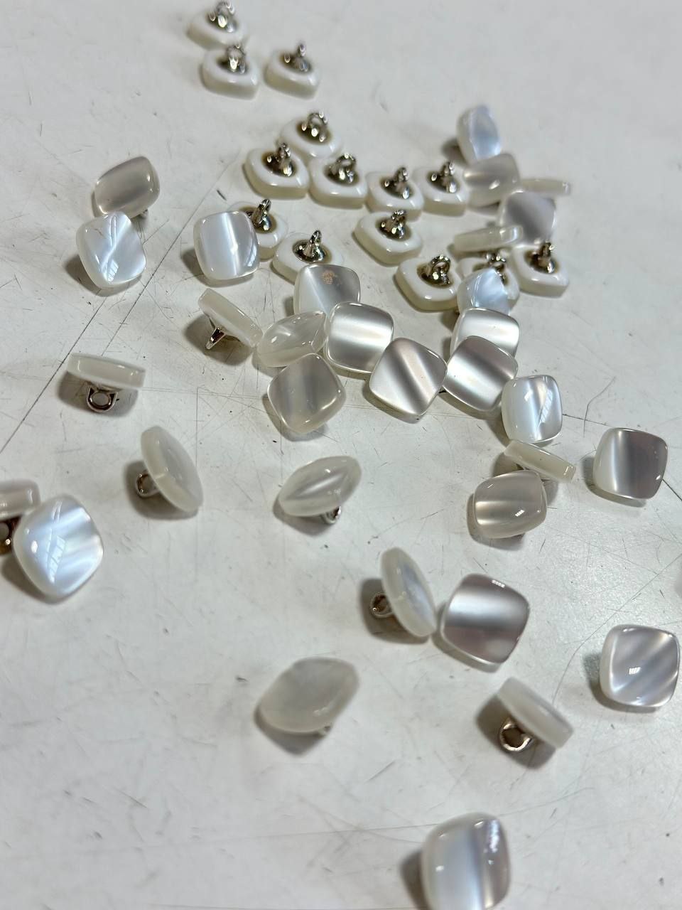 x Perlmuttknöpfe weiß MM