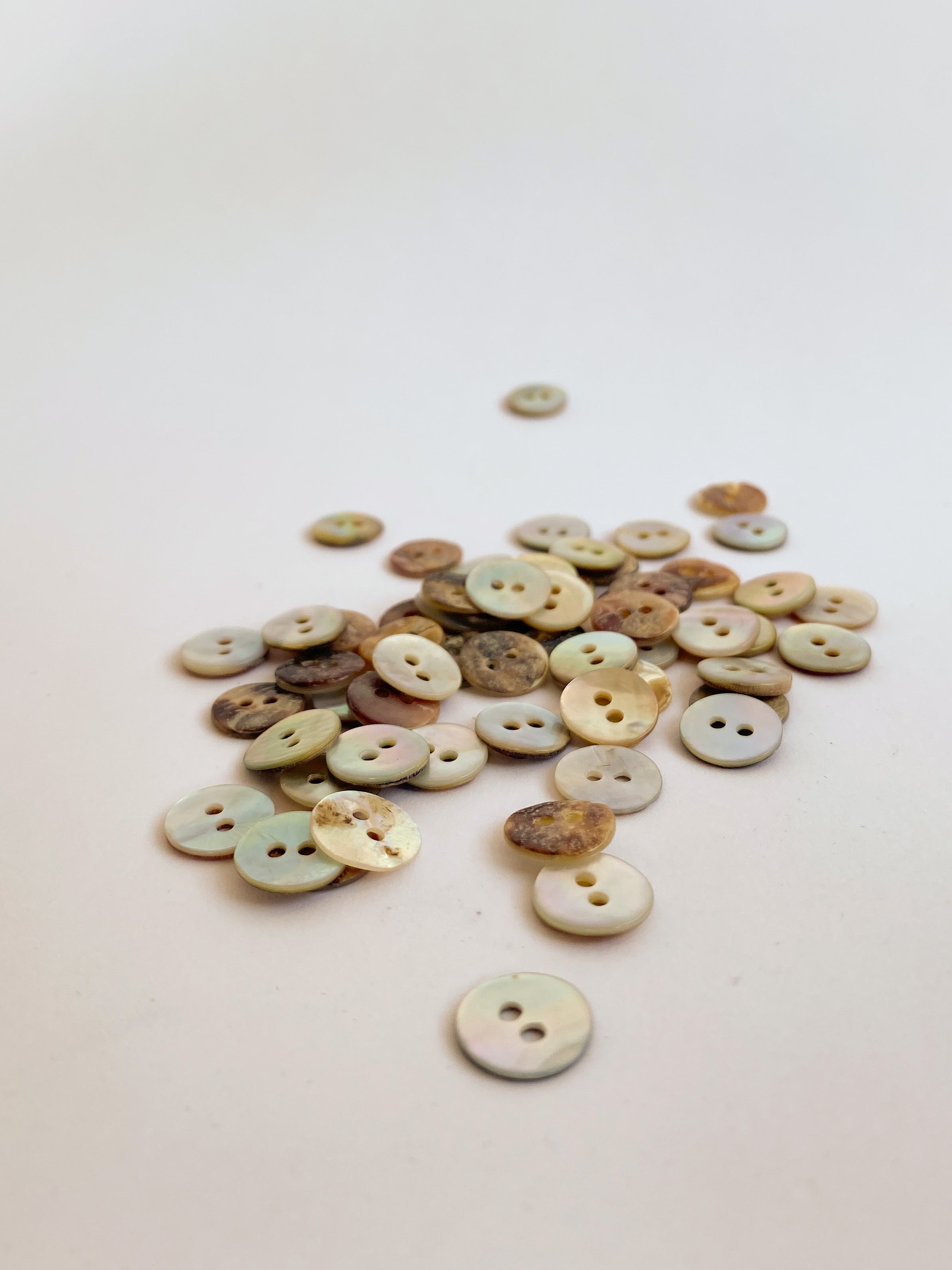 Mother of pearl buttons 10 mm